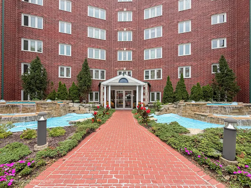 8540 W Foster AVE #503, Norridge, IL 60706
