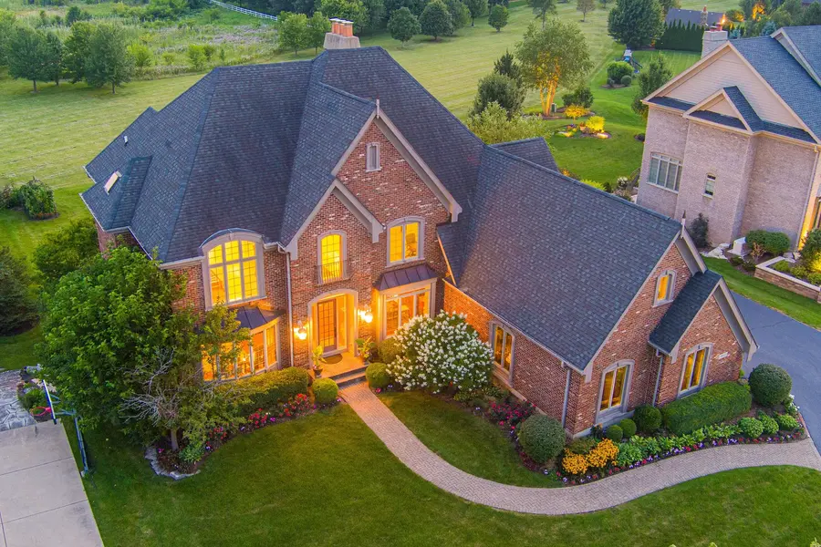 39W675 Goldenrod DR, St. Charles, IL 60175