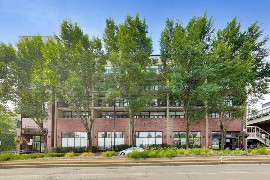 1805 W Irving Park RD, Chicago, IL 60613
