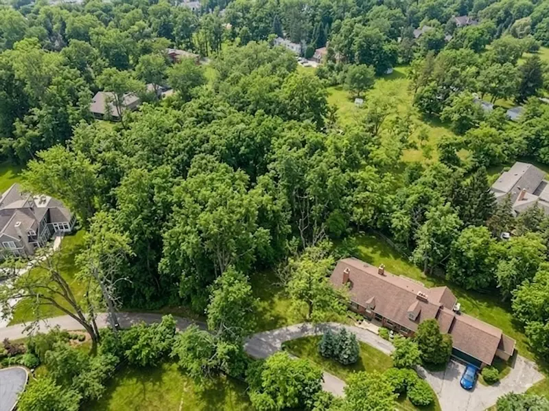 2060 Suffork RD, Northfield, IL 60093
