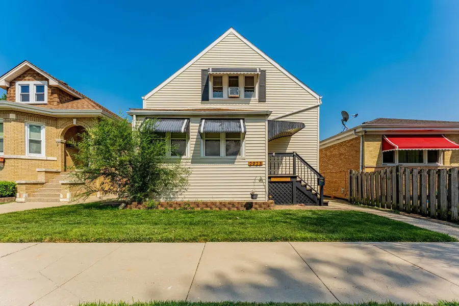 2923 N Neenah AVE, Chicago, IL 60634