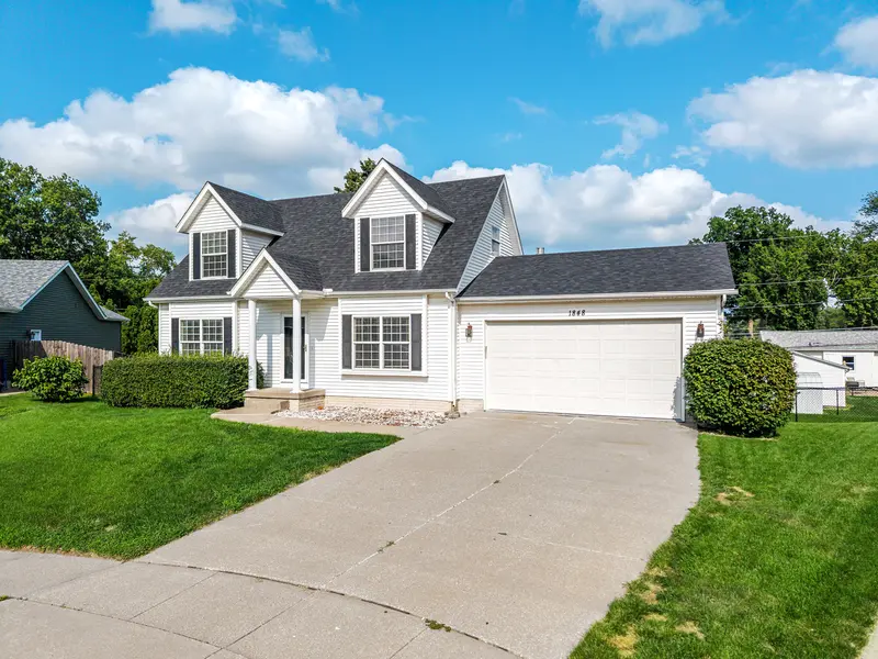 1848 Anderson CT, Bettendorf, IA 52722