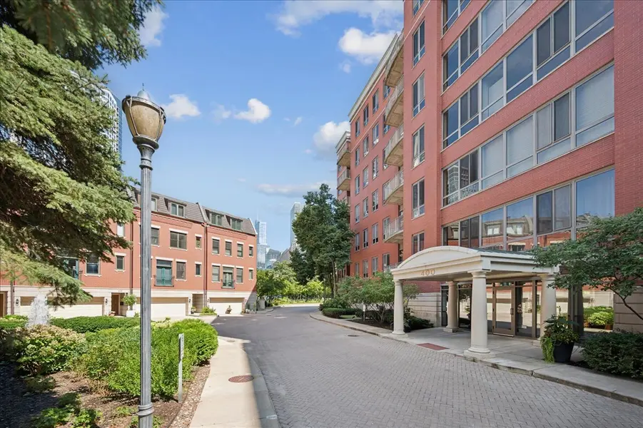 400 N Clinton ST #207, Chicago, IL 60654