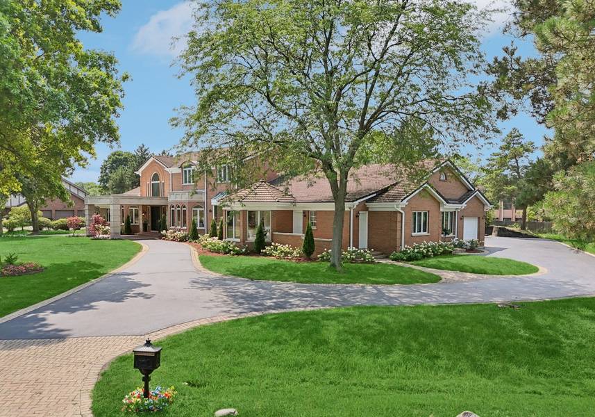 2430 Dorina DR, Northfield, IL 60093