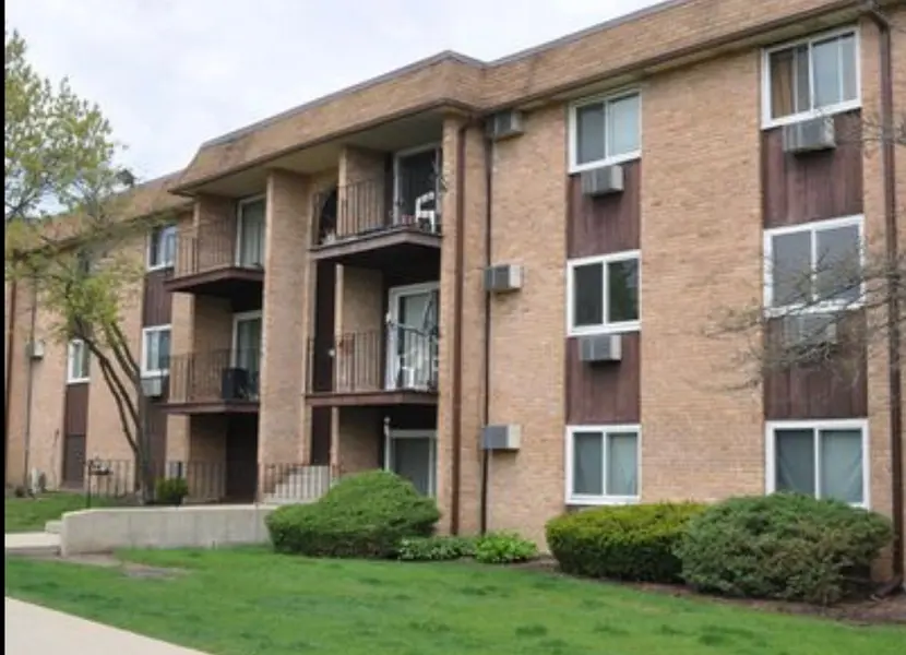 675 Heritage DR #7-107, Hoffman Estates, IL 60169