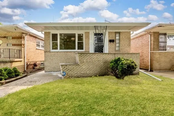 8151 S Commercial AVE, Chicago, IL 60617