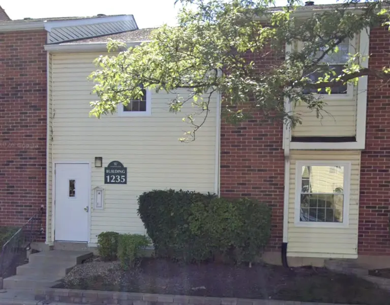 1235 Wyndham CT #202, Palatine, IL 60074