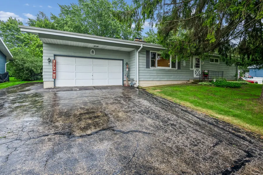 41061 N 3rd ST, Antioch, IL 60002