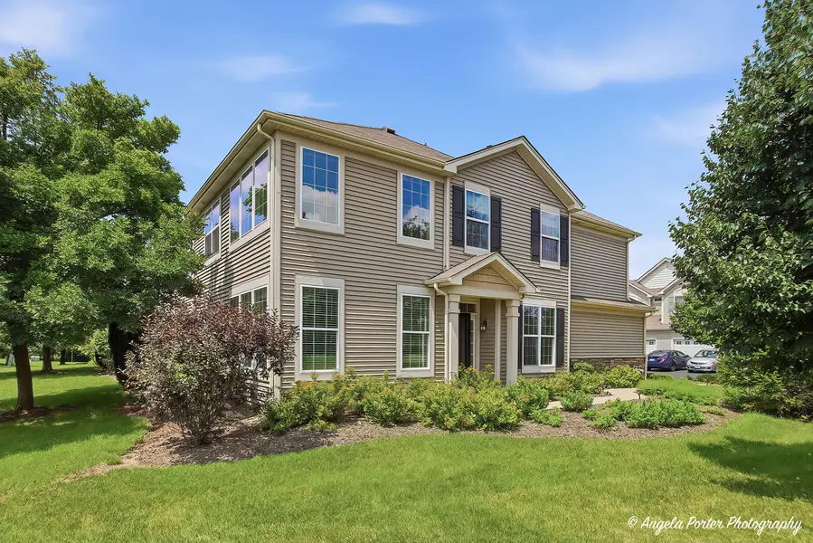 430 S Jade LN, Round Lake, IL 60073