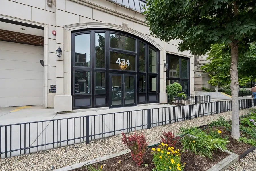 434 W Melrose ST #401, Chicago, IL 60657