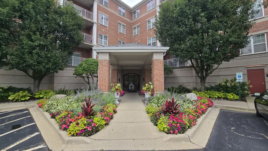 101 Pointe DR #302, Northbrook, IL 60062