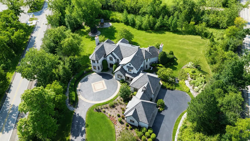2250 Telegraph RD, Bannockburn, IL 60015