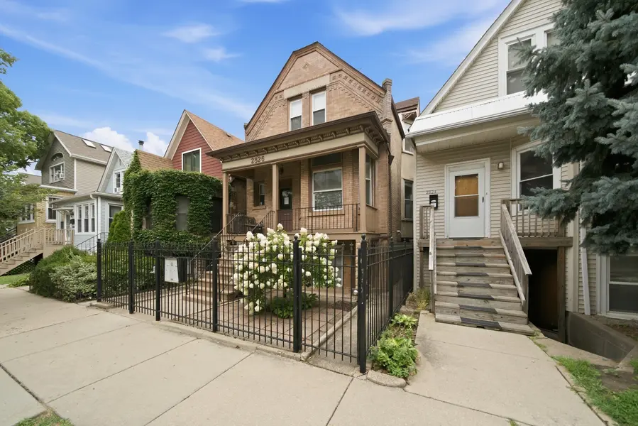 2826 W Wellington AVE, Chicago, IL 60618