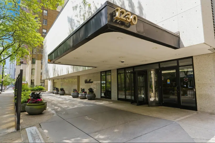 1230 N State Pkwy #21D, Chicago, IL 60610