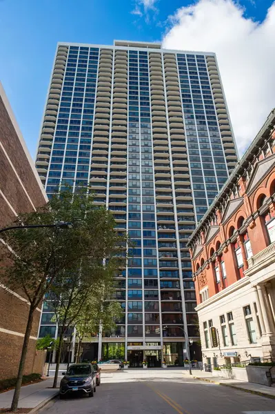 1560 N Sandburg TER #2109J, Chicago, IL 60610
