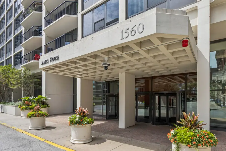 1560 N Sandburg TER #1010J, Chicago, IL 60610