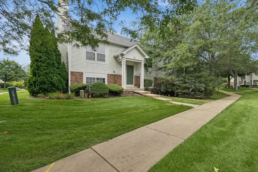 271 Holiday LN, Hainesville, IL 60073