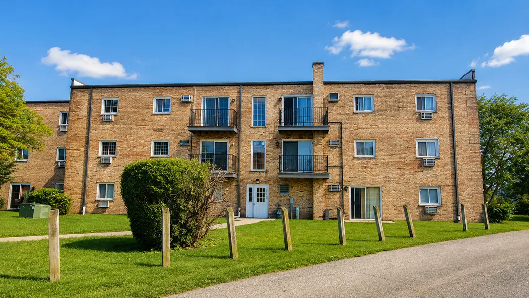 171 W Elk TRL #369, Carol Stream, IL 60188
