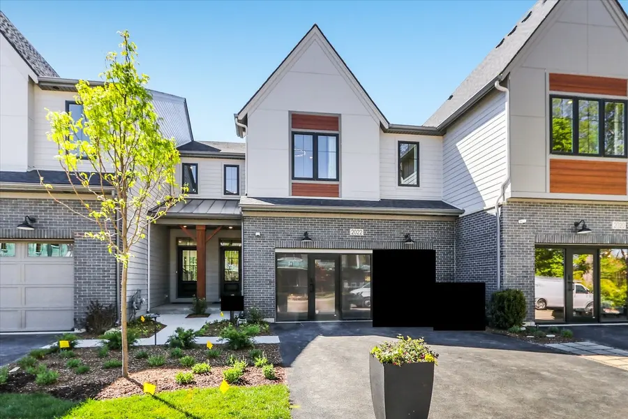 2076 Iron Ridge LN, Naperville, IL 60563