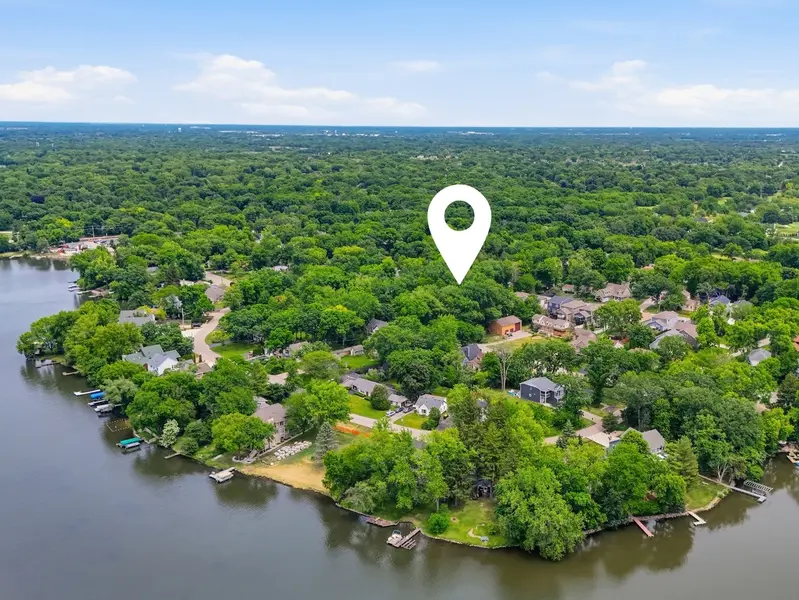 24011 N Valley RD, Lake Zurich, IL 60047