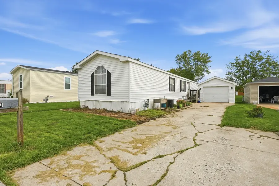 141 Flamingo DR, Beecher, IL 60401