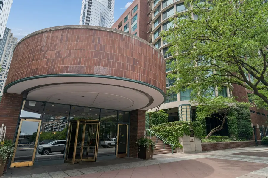 480 N MCCLURG CT #413, Chicago, IL 60611