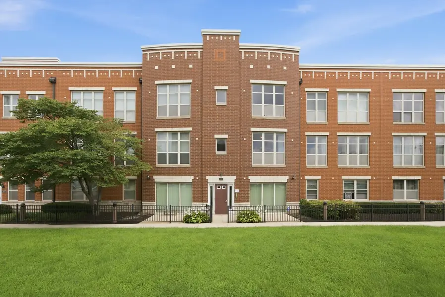 318 E 25th PL #2E, Chicago, IL 60616