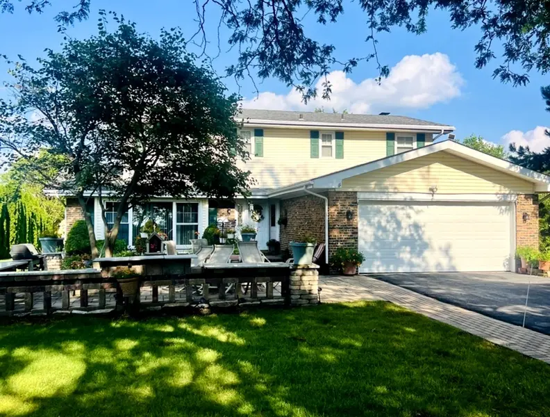 23131 S Volbrecht RD, Crete, IL 60417