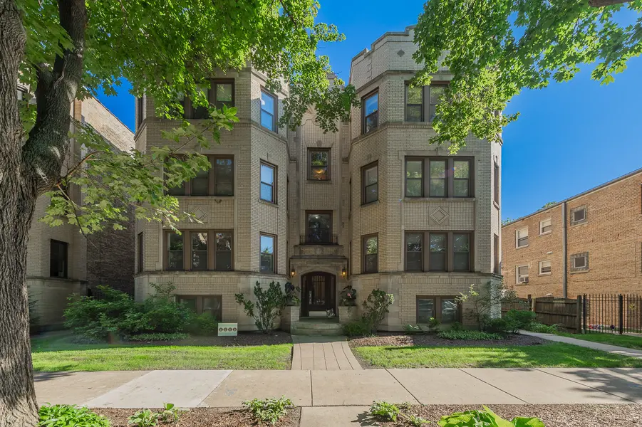 2651 W Greenleaf AVE #3W, Chicago, IL 60645
