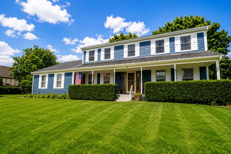 6 Heather LN, Hawthorn Woods, IL 60047
