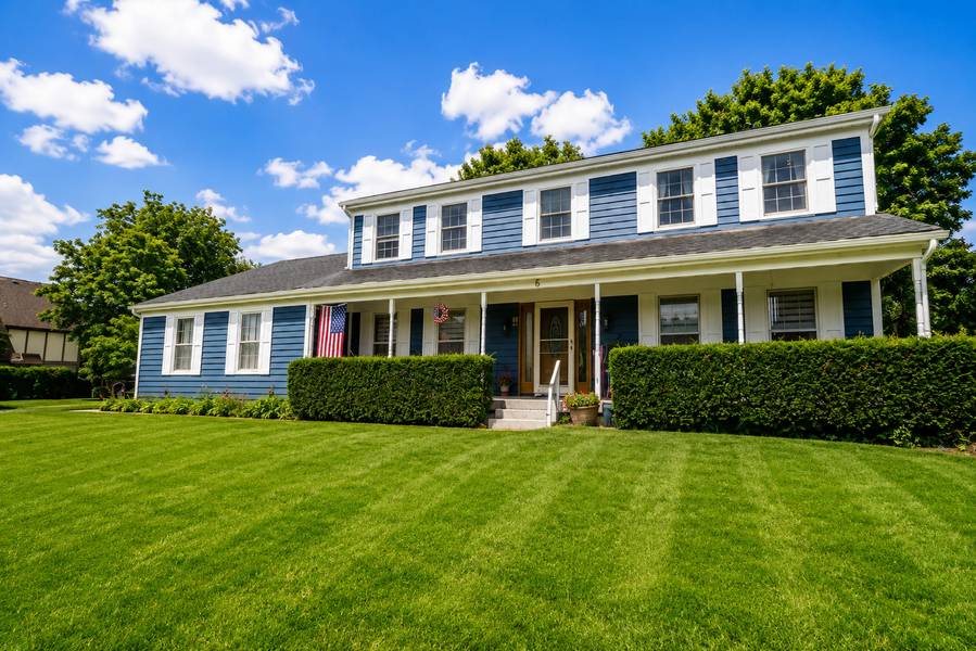 6 Heather LN, Hawthorn Woods, IL 60047