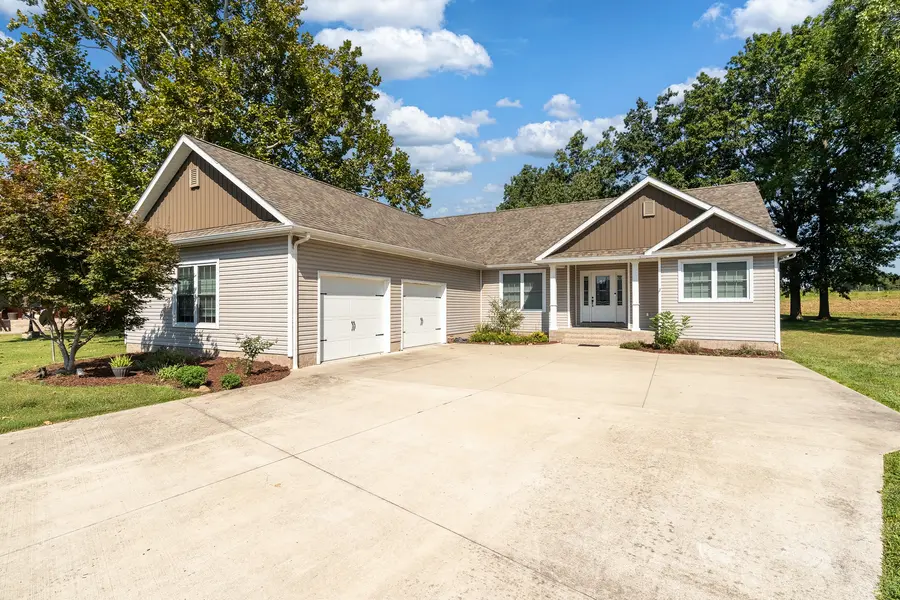 1732 Heritage CT, Carterville, IL 62918