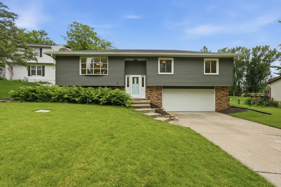 1721 E 42nd CT, Davenport, IA 52807