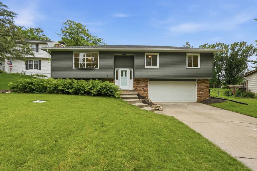 1721 E 42nd CT, Davenport, IA 52807