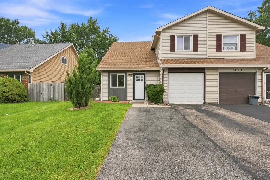 1816 Whitney DR, Hanover Park, IL 60133