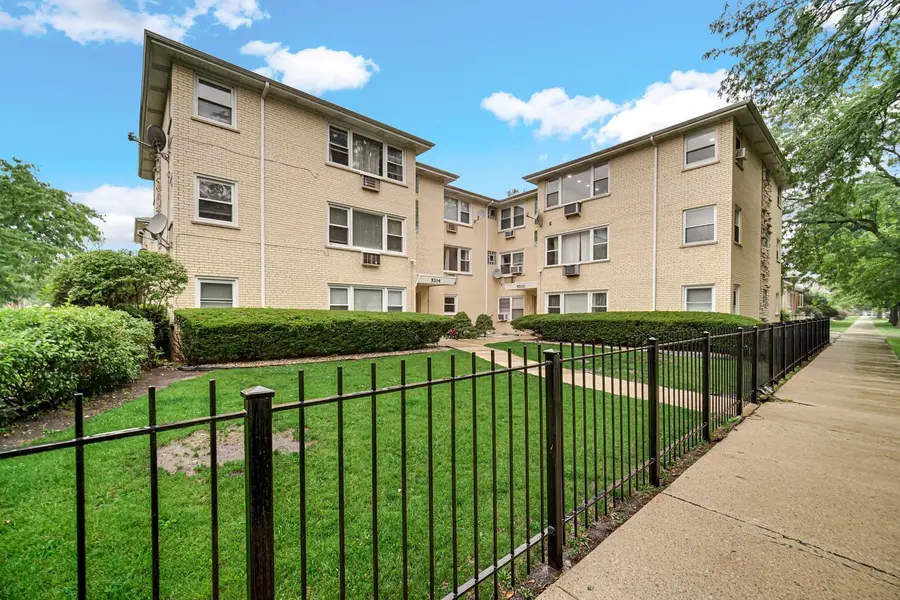 5700 W Montrose AVE #3D, Chicago, IL 60634
