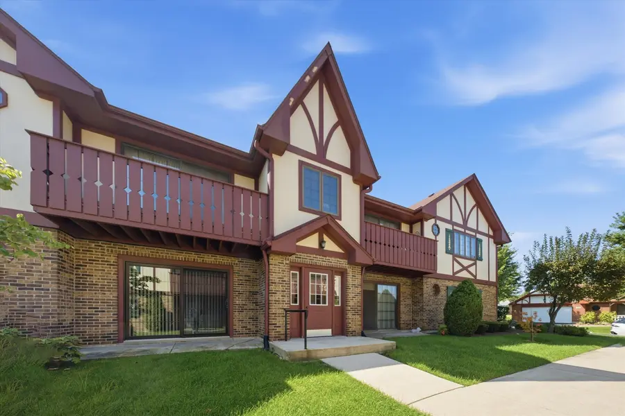11553 AUTOBAHN DR E #201, Palos Park, IL 60464
