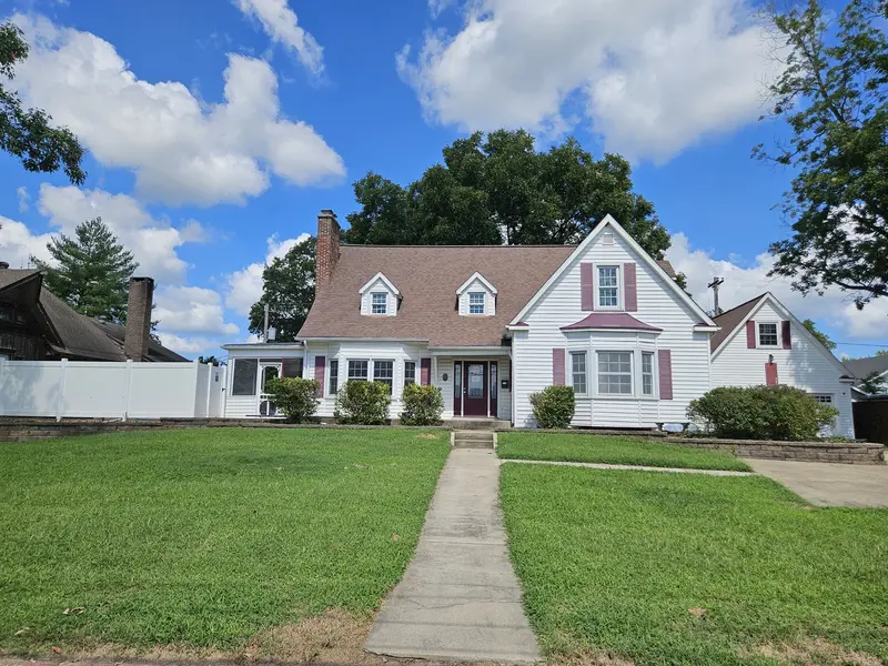 302 W Main ST, Carmi, IL 62821