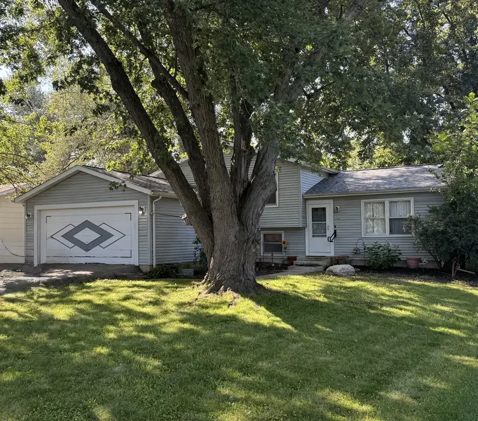 2505 Magnolia LN, Lindenhurst, IL 60046