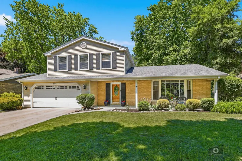 619 E Bauer RD, Naperville, IL 60563