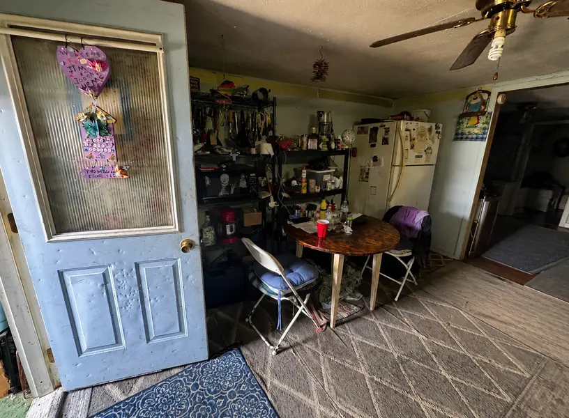 742 Osage LN, Flora, IL 62839