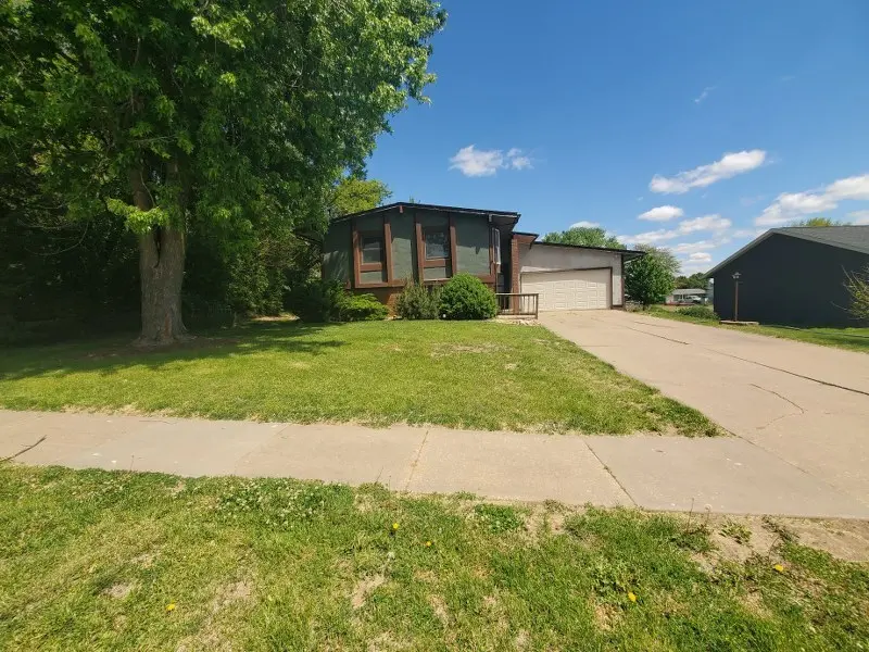 2340 Lafayette TER, Clinton, IA 52732