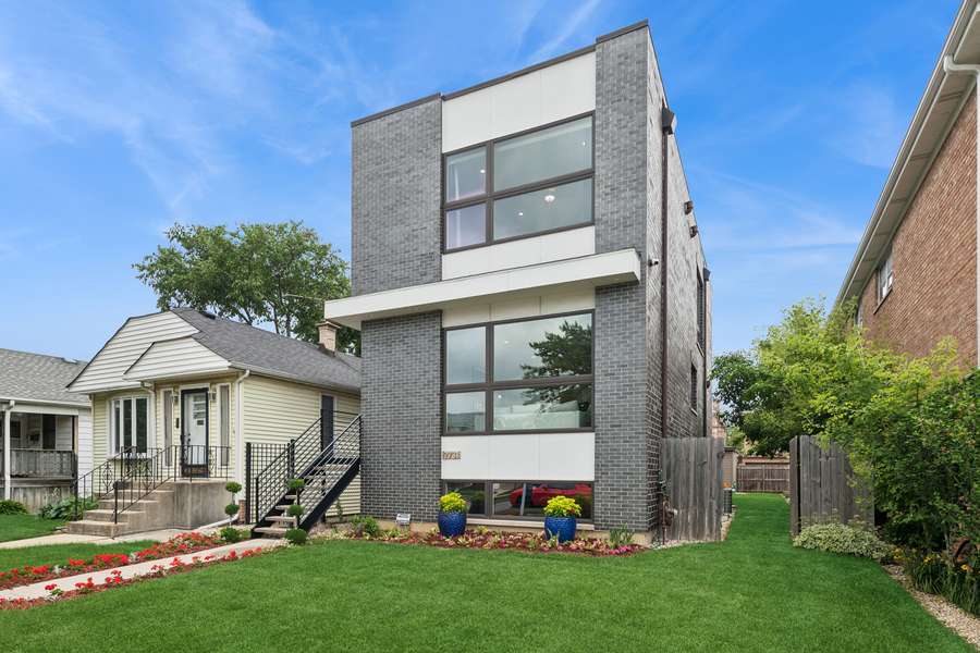 2731 N 75th AVE, Elmwood Park, IL 60707