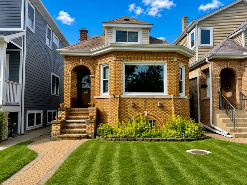 5826 N Navarre AVE, Chicago, IL 60631