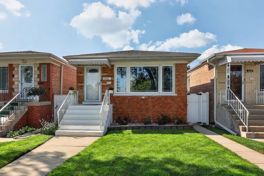 3318 W Columbus AVE, Chicago, IL 60652