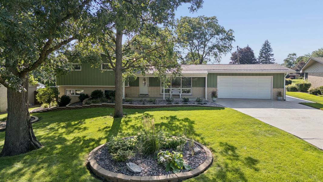 13426 S Forest LN, Lockport, IL 60441