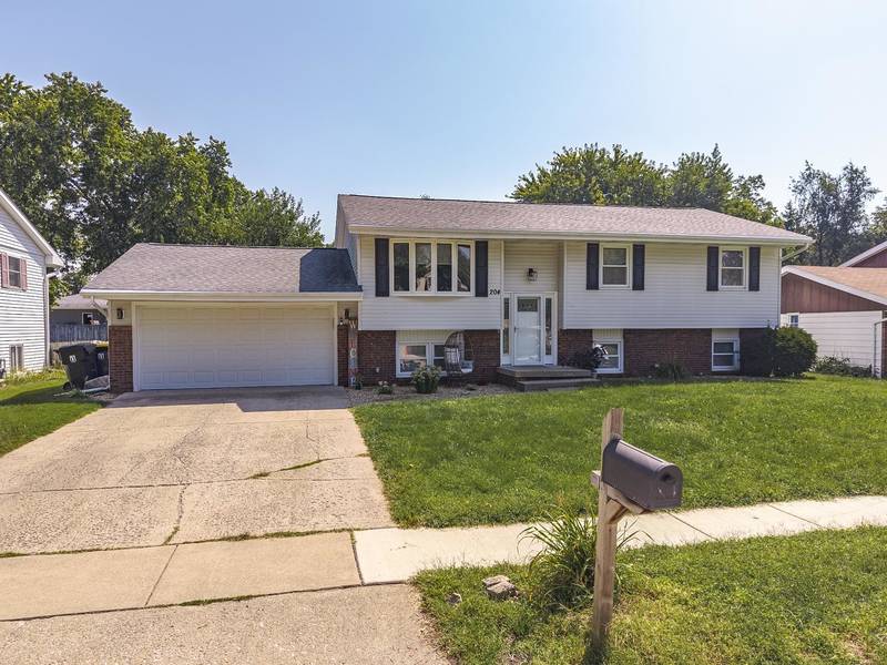 204 Rebecca LN, Normal, IL 61761
