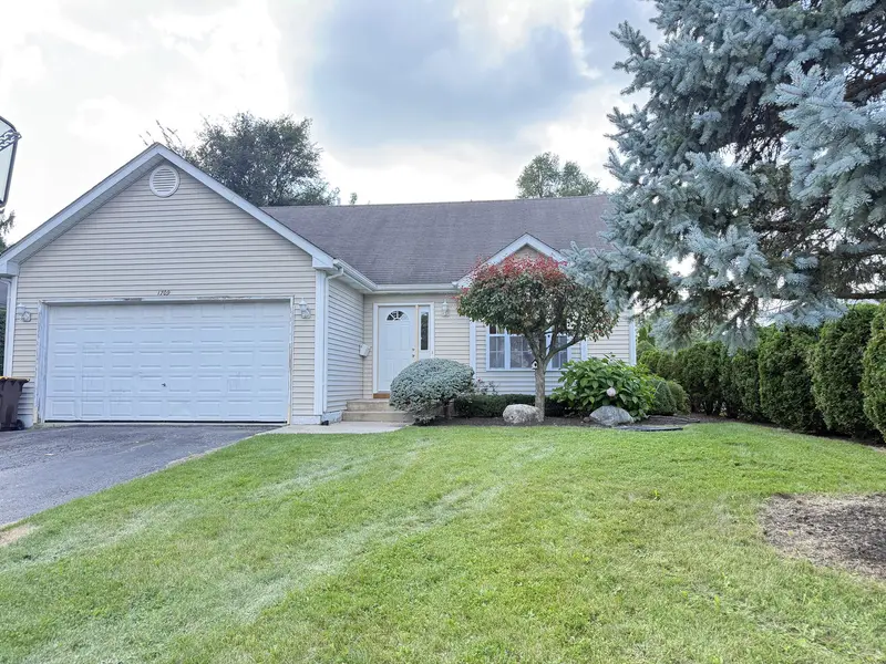 1709 Clay ST, Woodstock, IL 60098