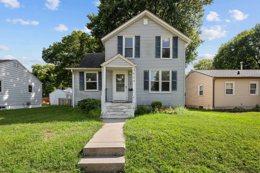 2925 BELLEVUE AVE, Bettendorf, IA 52722