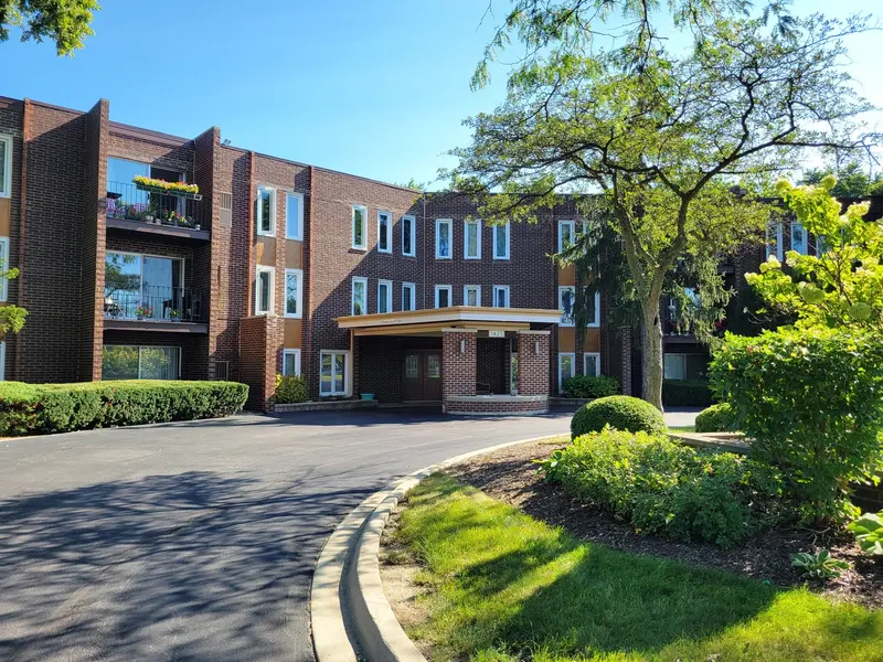 1425 Sandpebble DR #228, Wheeling, IL 60090